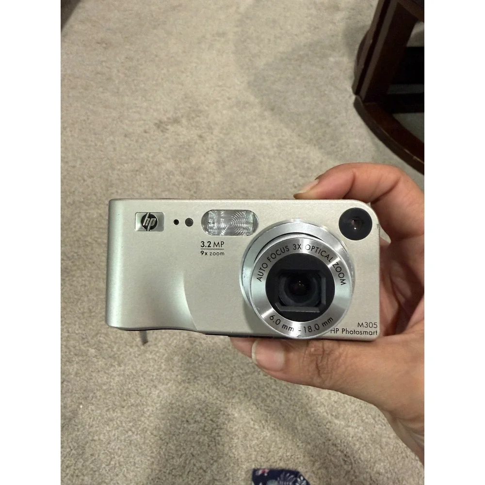 HP Photosmart M305 3.2 MP Digital Camera Silver‎ 3x Optical Zoom
